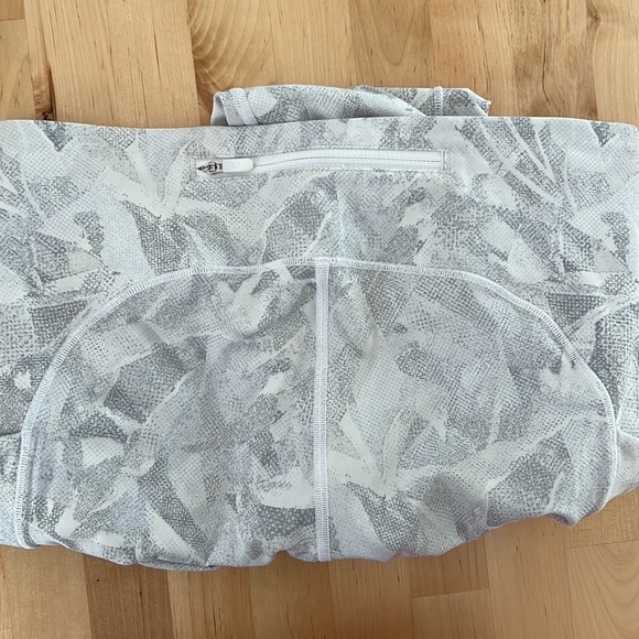 Light grey + white lulu lemon leggings - Picture 2 of 3